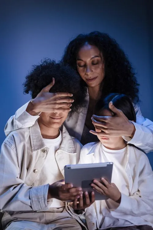 Screen Time and digital wellbeing interface with a timer icon, representing device-level parental controls with time limits for children on IPTV streaming